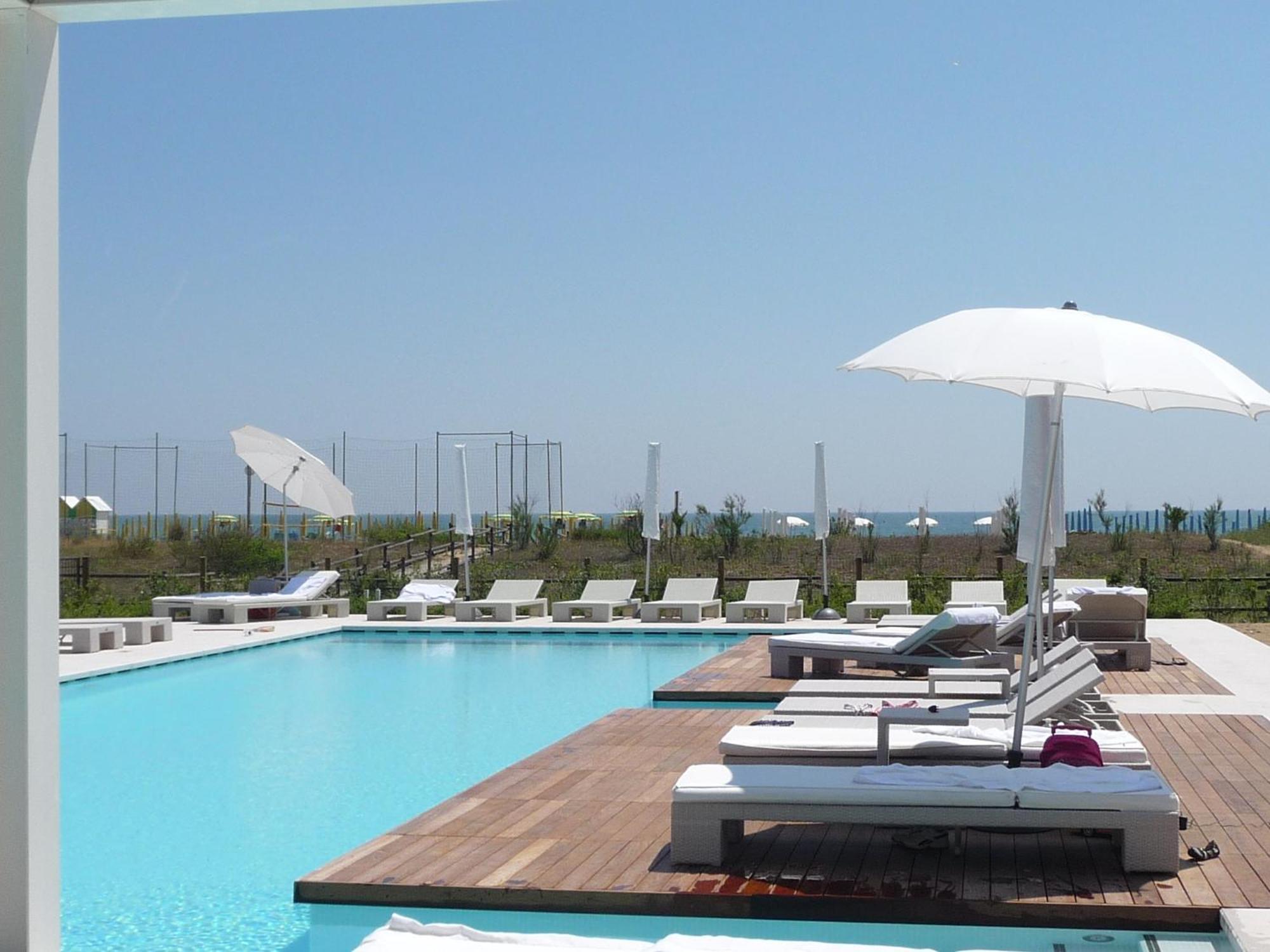 Hotel Mediterraneo Suite&Residence Лидо-ди-Езоло Экстерьер фото